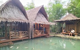 Pulo Rumbia Bungalows & Jungletrek